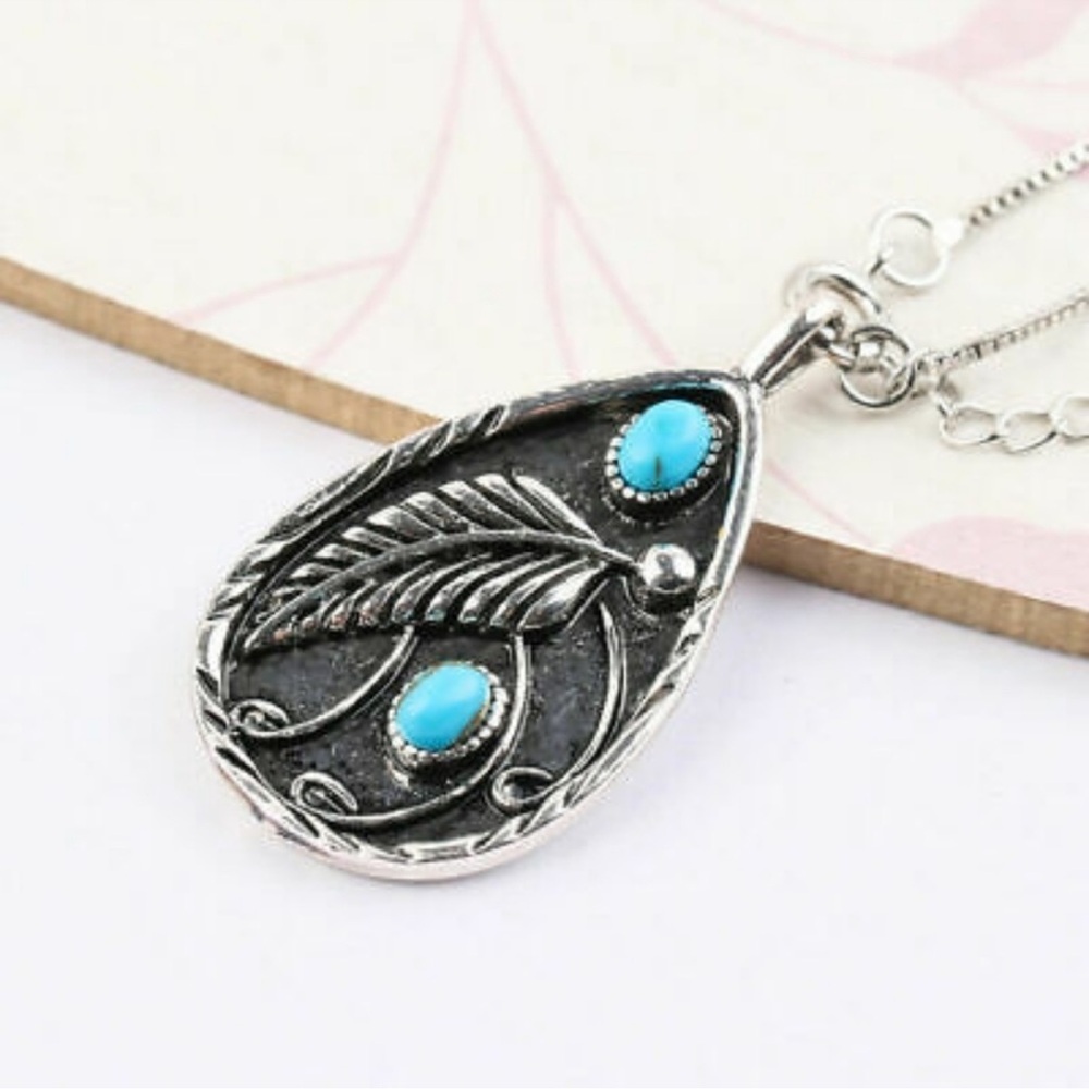 Beautiful Antique Style Silver Leaf Pendant Necklace - NWOT - Picture 2 of 7
